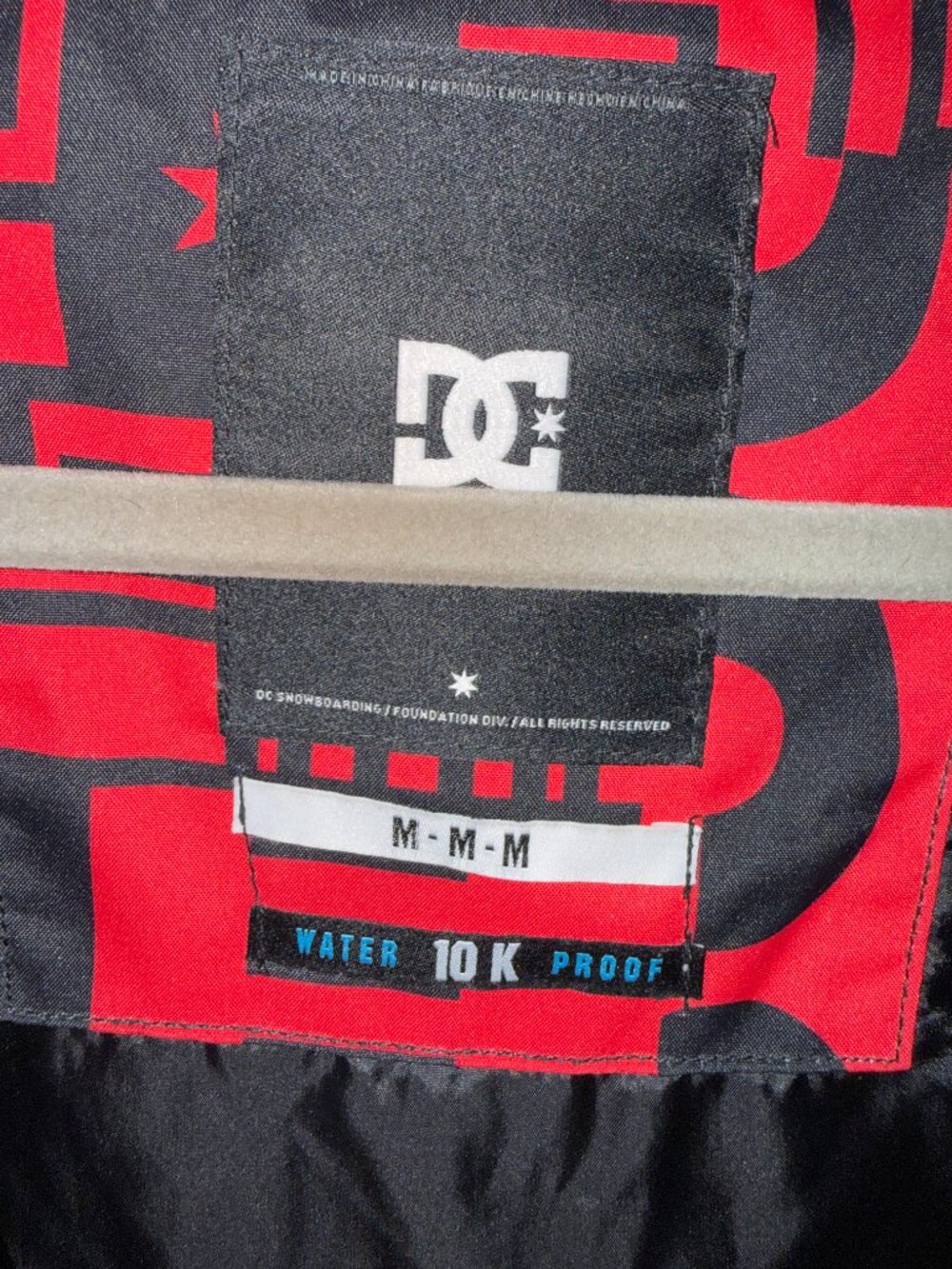 Men's Medium DC Red and Black Graphic Snowboard Jacket - Picture 6 of 8